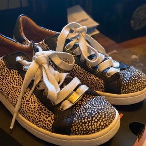 UGG real Pony hair Sneakers 8.5 Great Condition Spotted Print